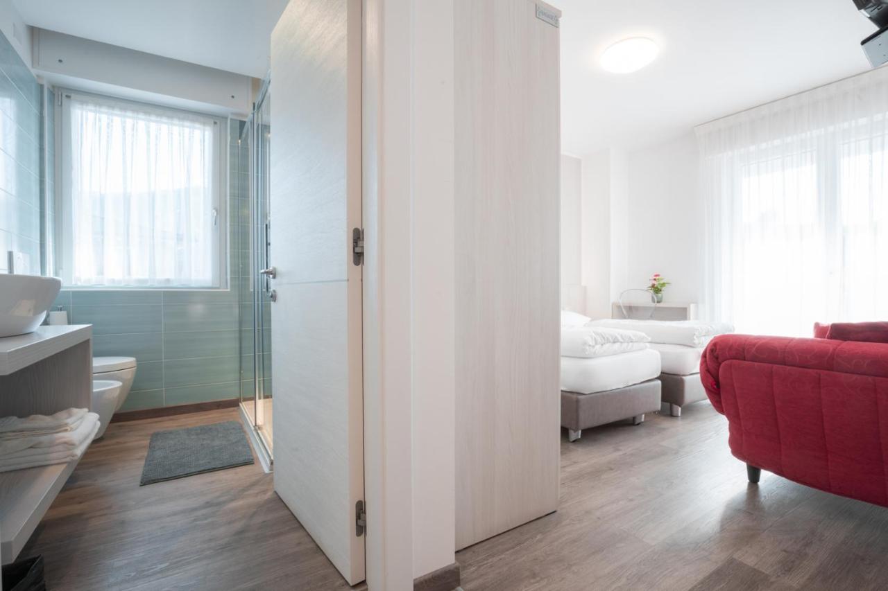 Hotel Rolly Riva Zewnętrze zdjęcie