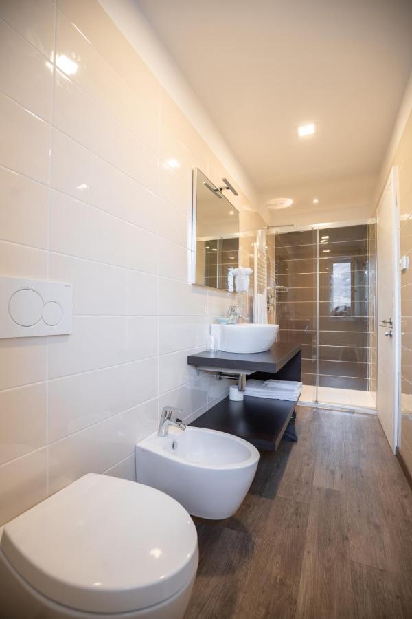 Hotel Rolly Riva Zewnętrze zdjęcie