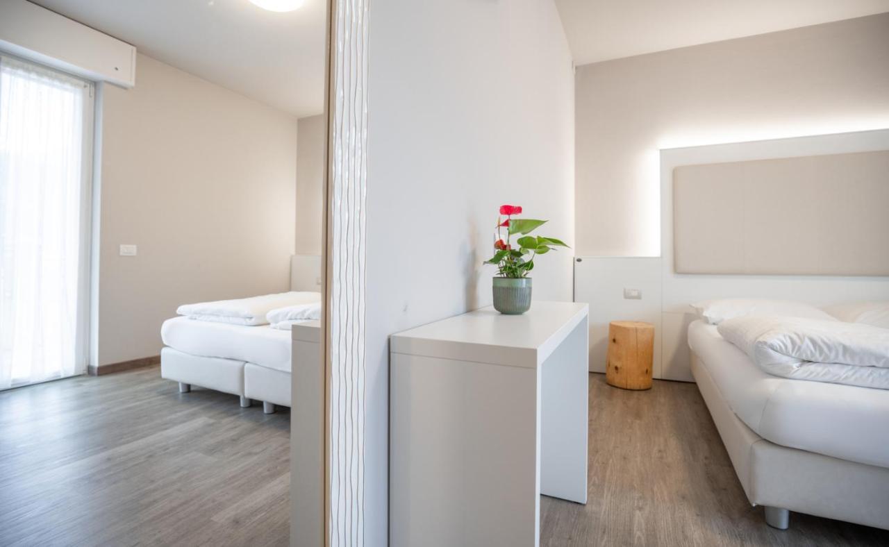 Hotel Rolly Riva Zewnętrze zdjęcie