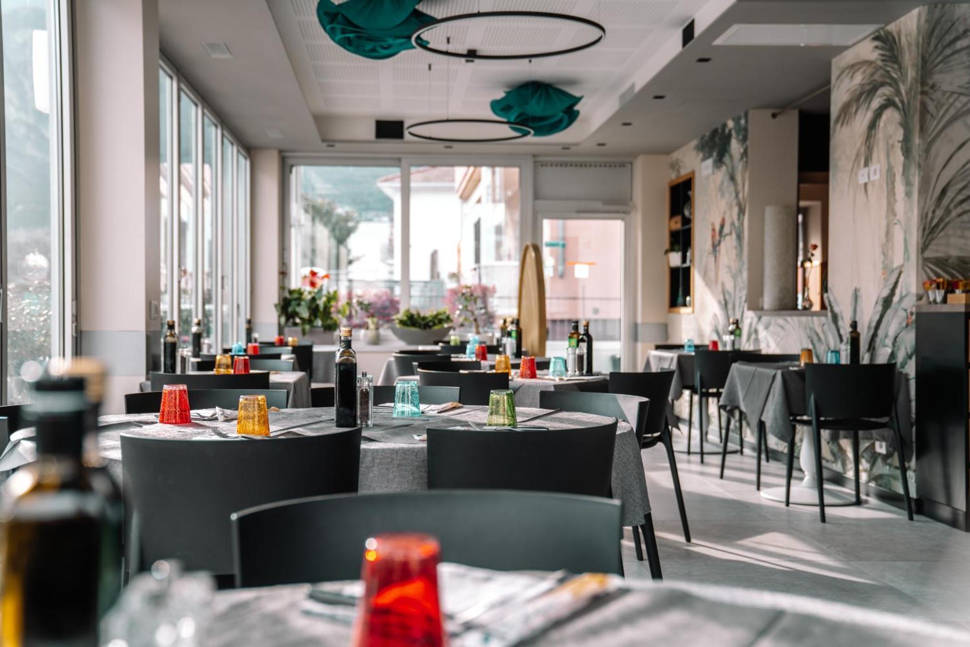 Hotel Rolly Riva Zewnętrze zdjęcie