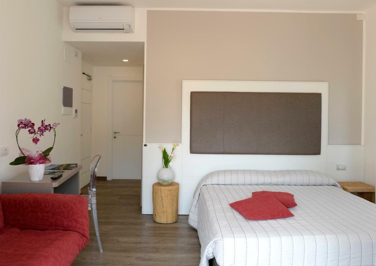 Hotel Rolly Riva Zewnętrze zdjęcie